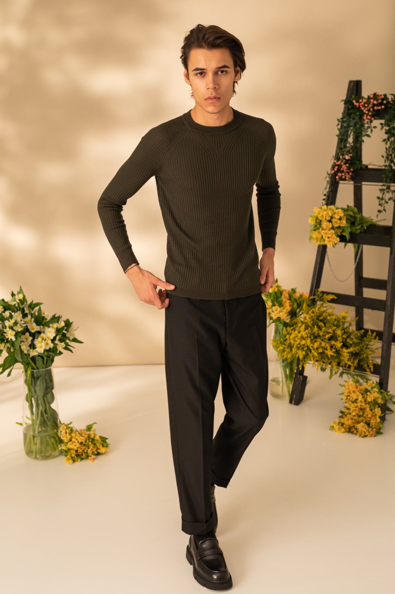 Round neck sweater for men