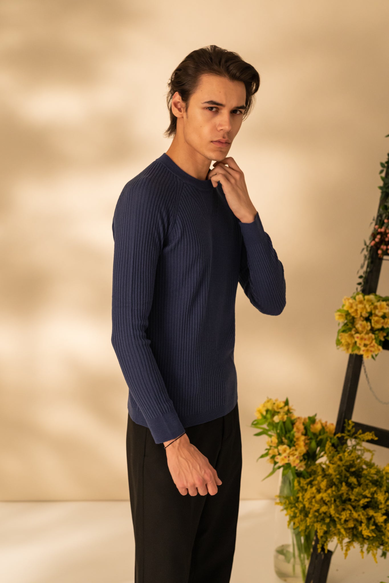 Round neck sweater for men