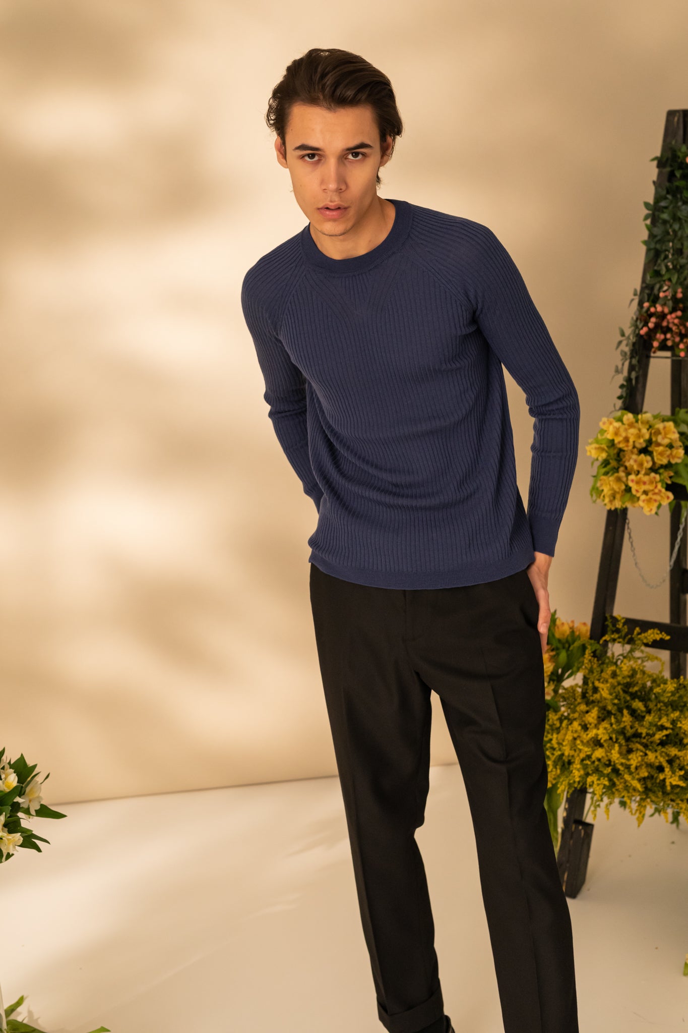 Round neck sweater for men