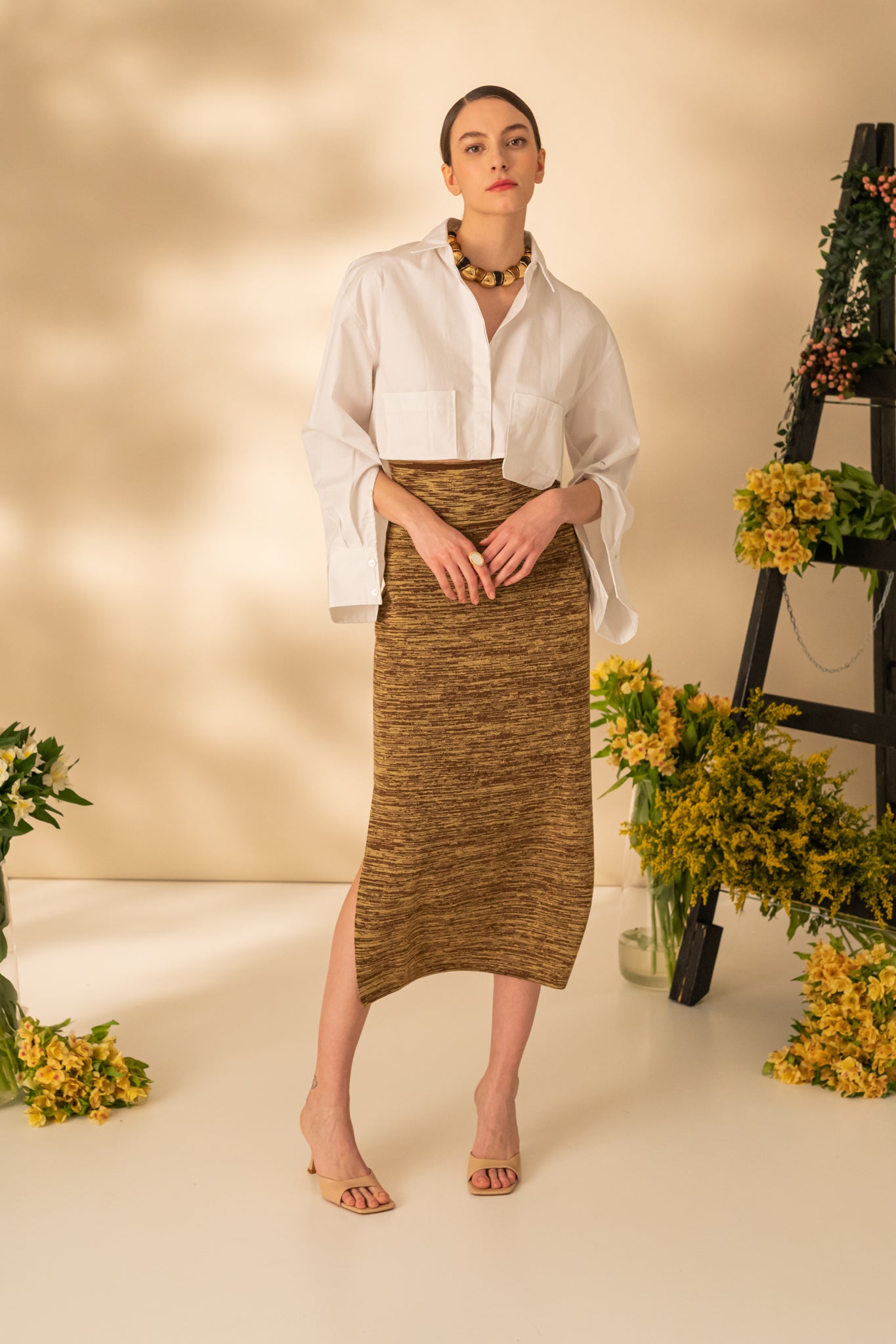 Midi skirt with side slits