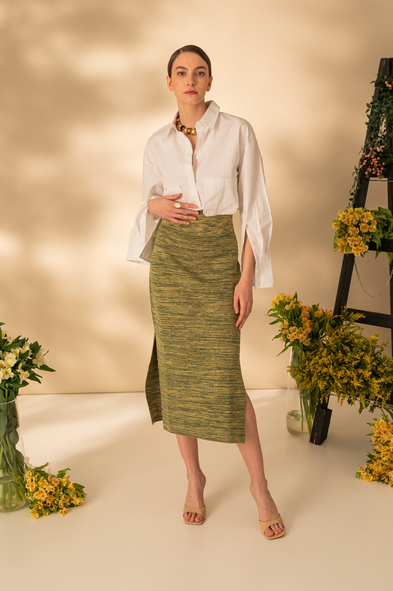 Midi skirt with side slits