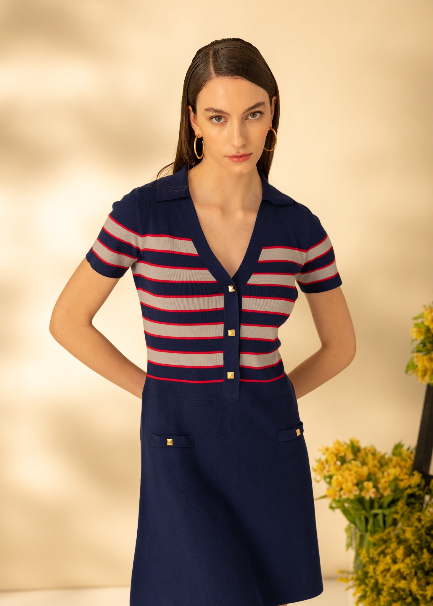 Short dress, slightly flared in stripes