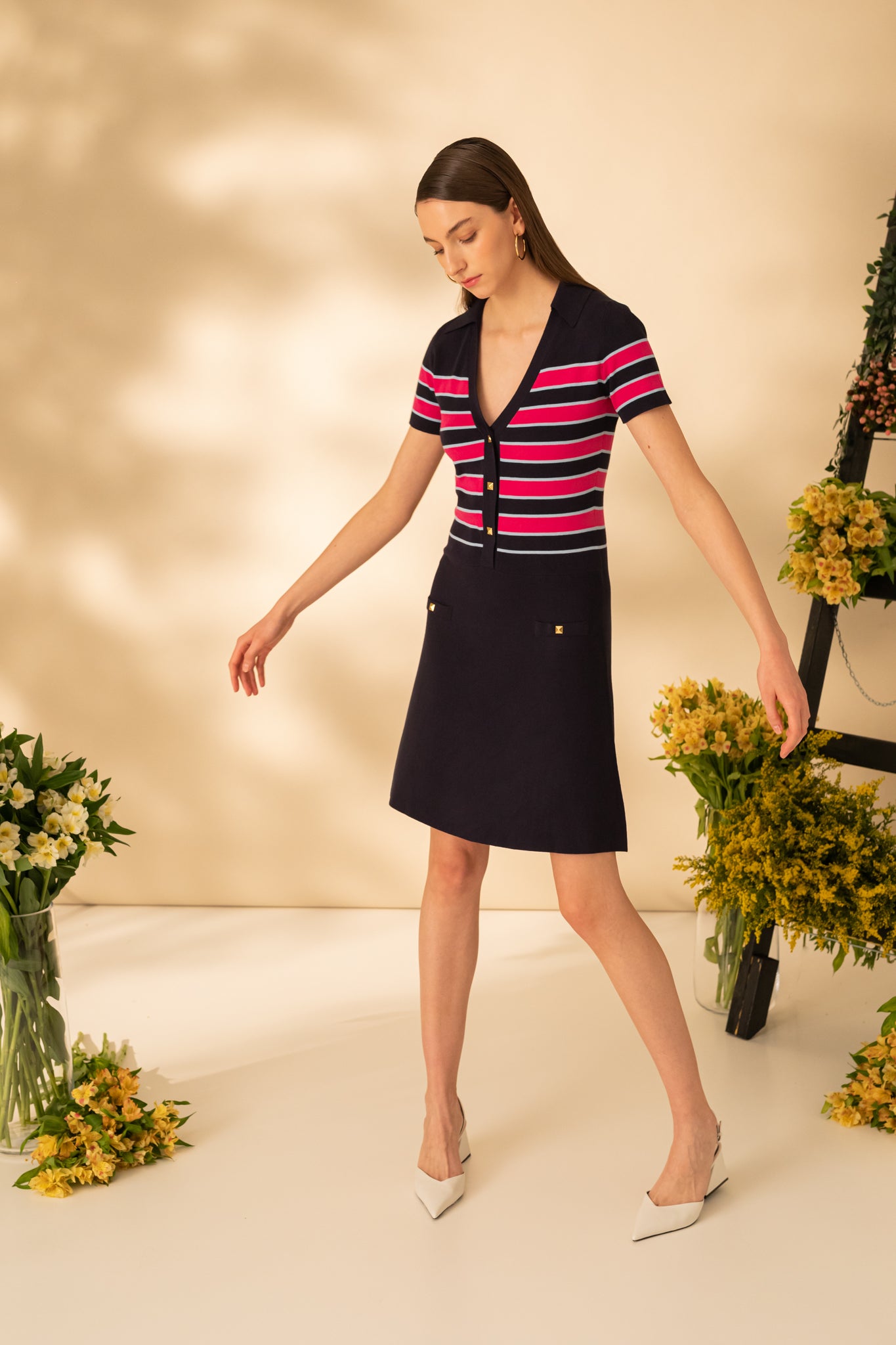 Short dress, slightly flared in stripes