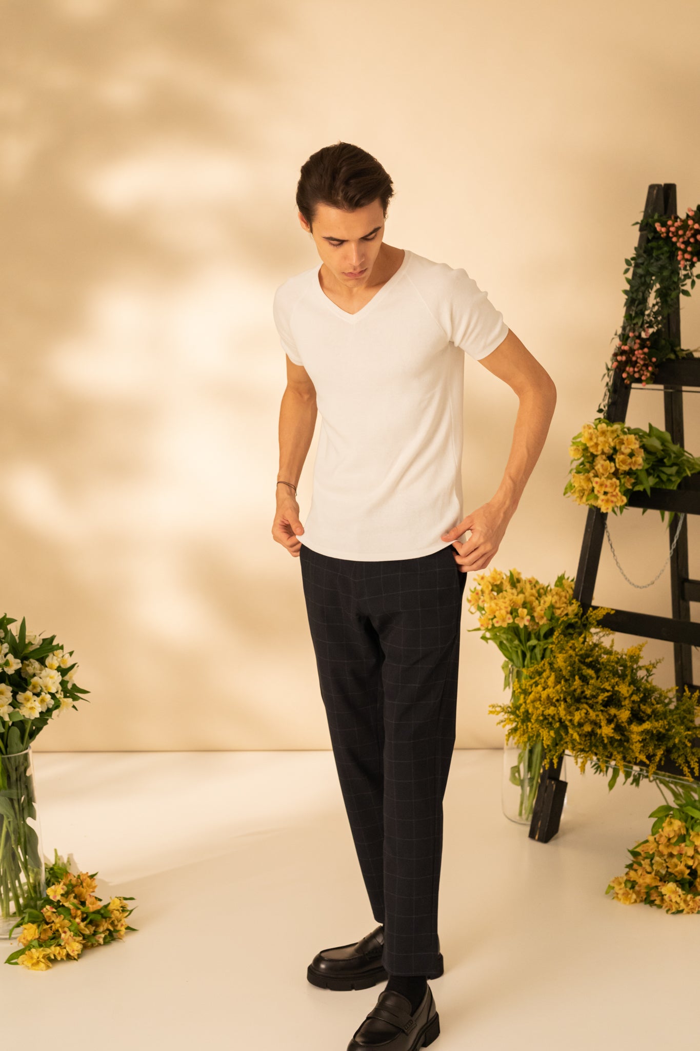 Plain T-shirt with V-neck