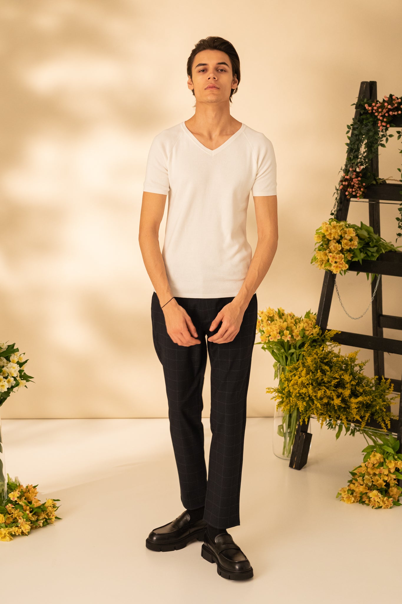 Plain T-shirt with V-neck