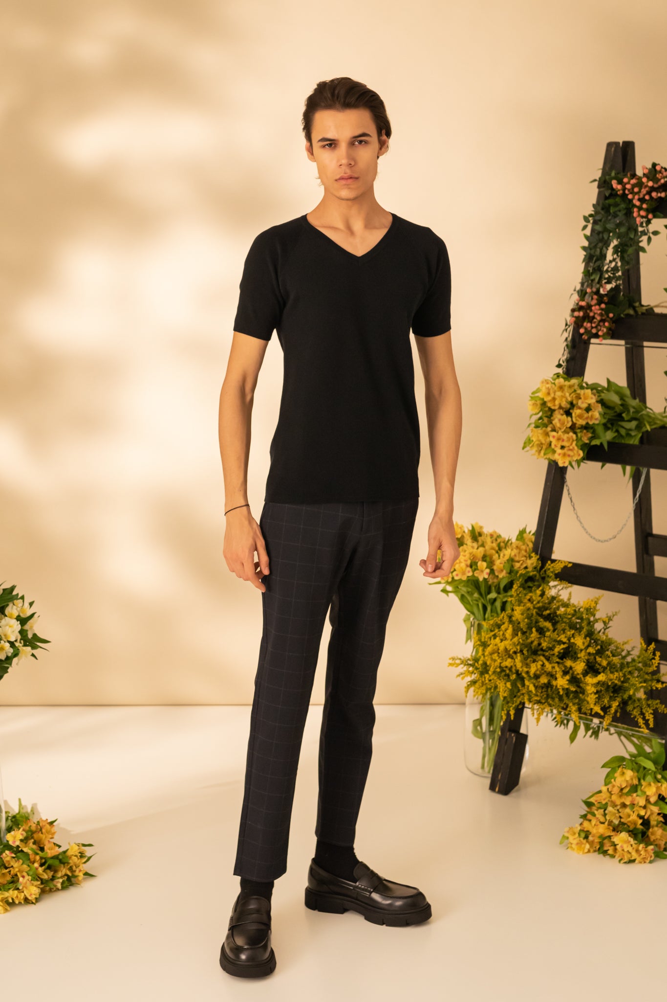 Plain T-shirt with V-neck