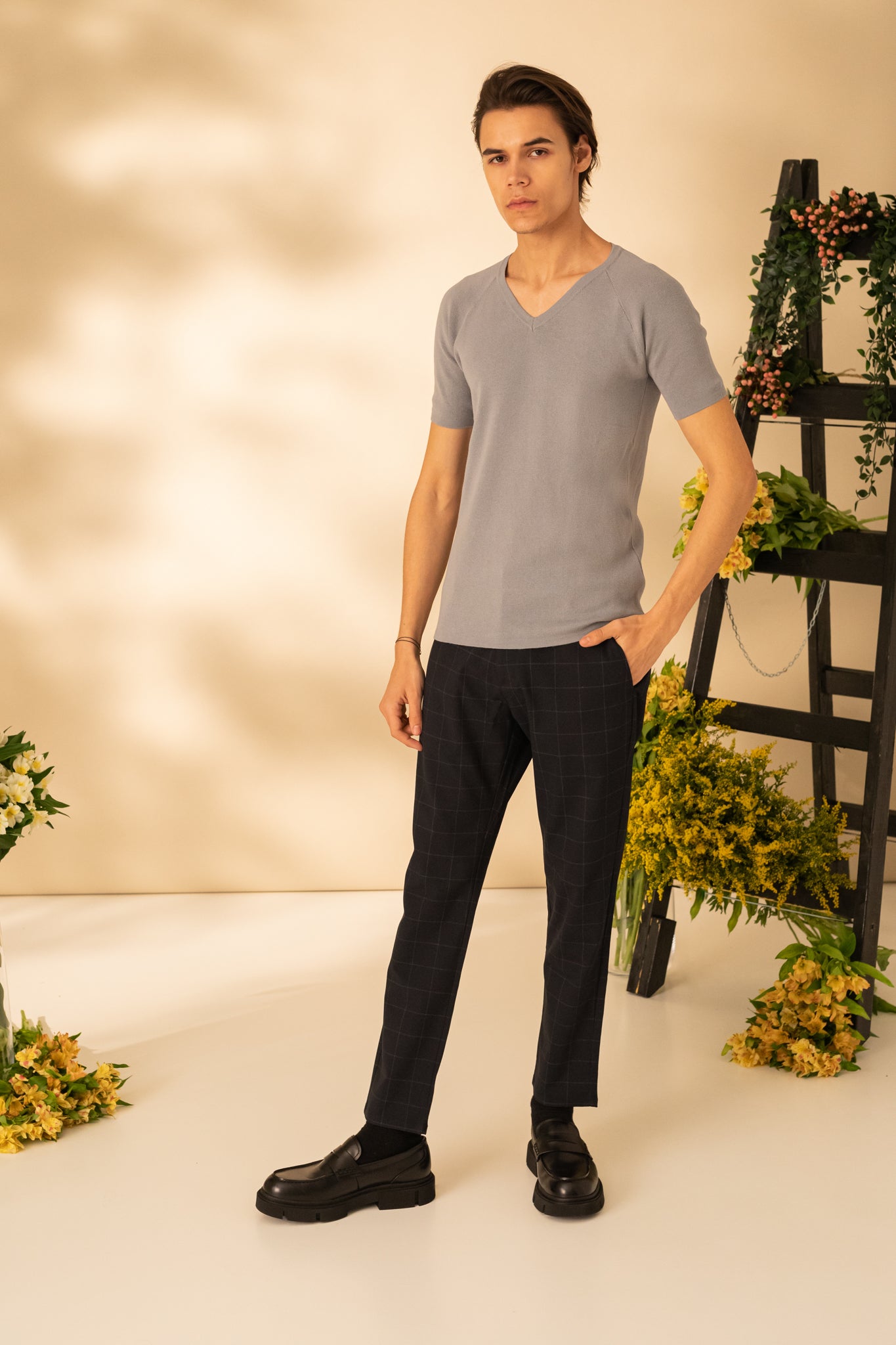 Plain T-shirt with V-neck