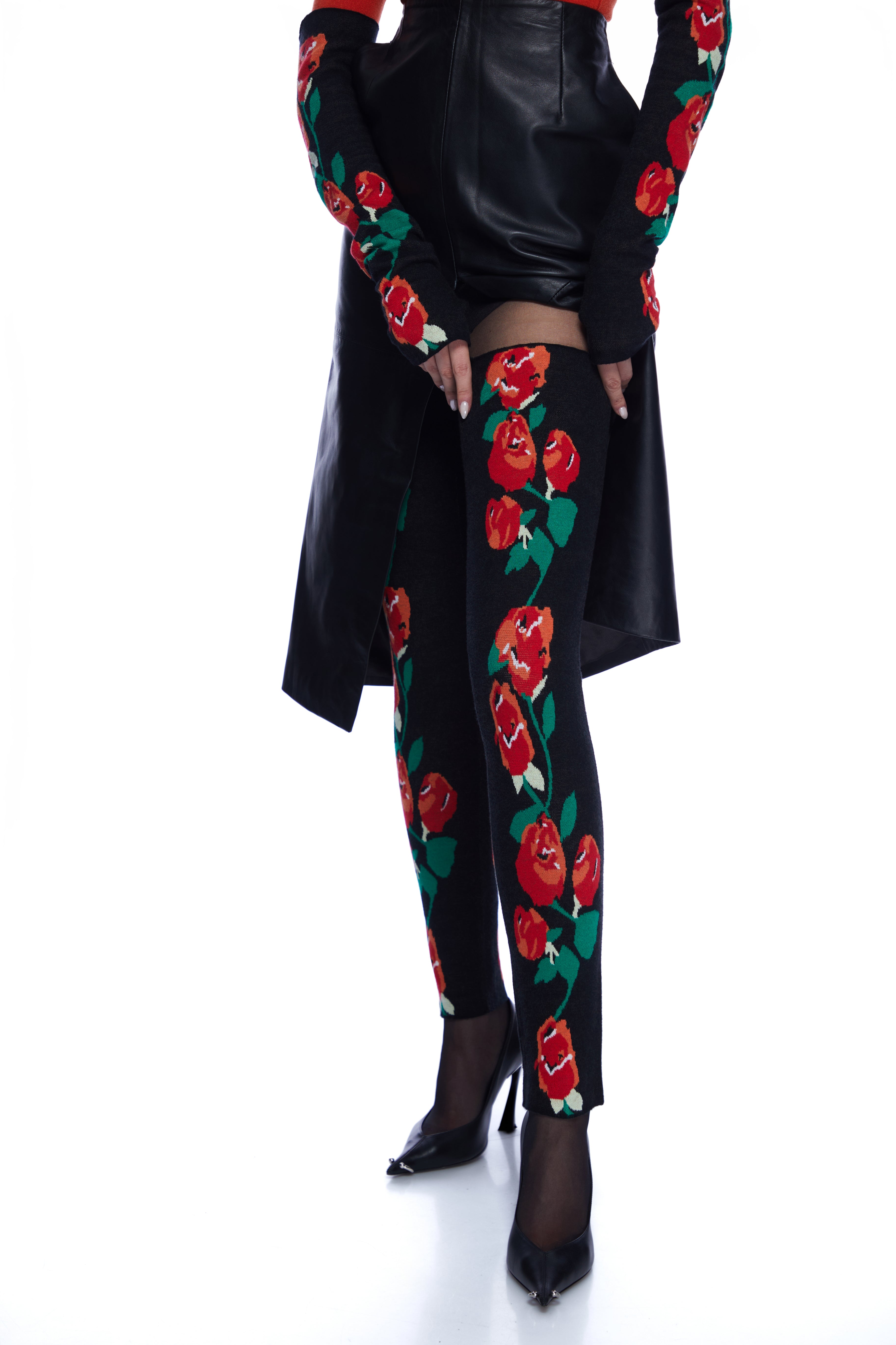Long detachable mittens with roses