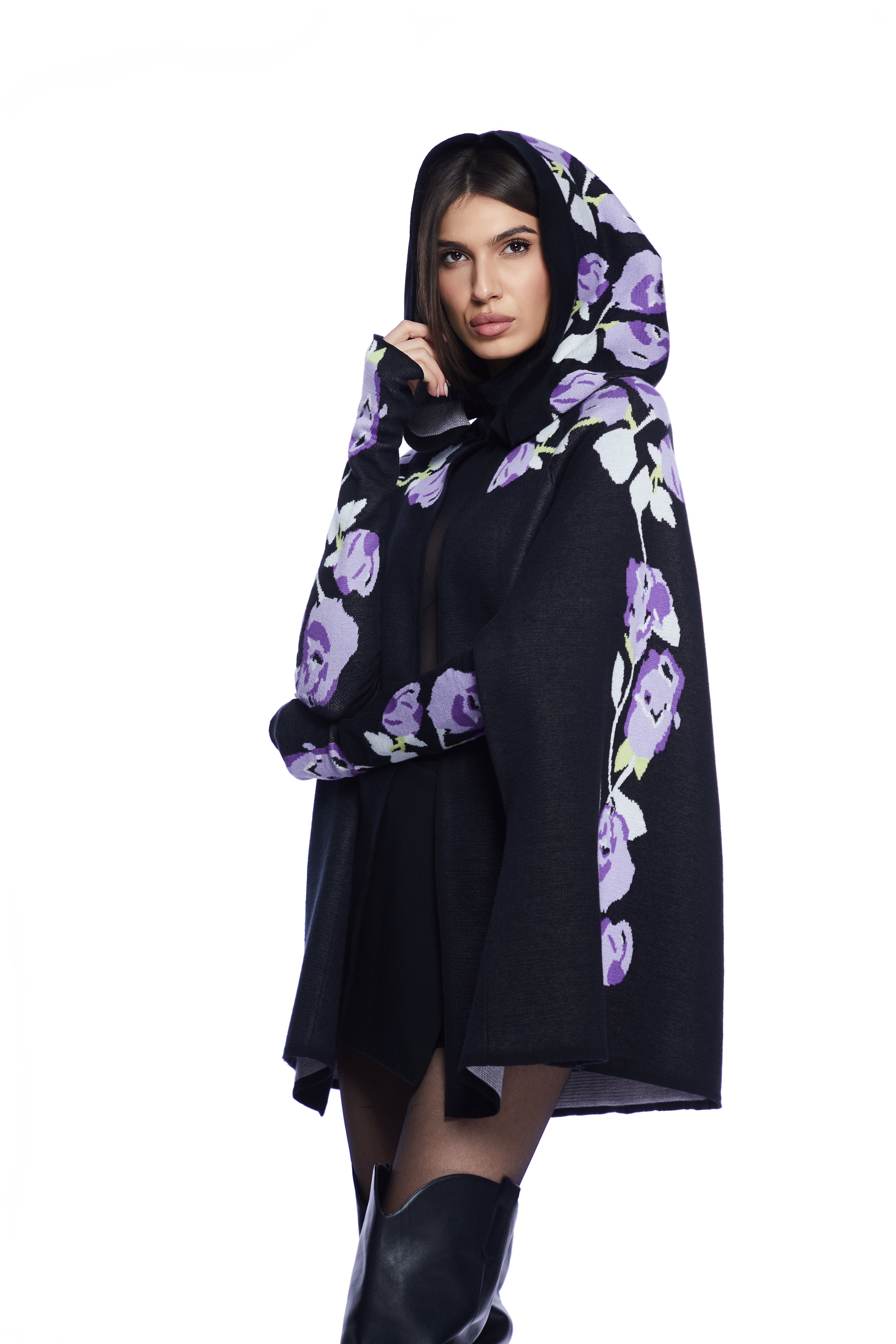 Long cape with "stylized roses" motifs