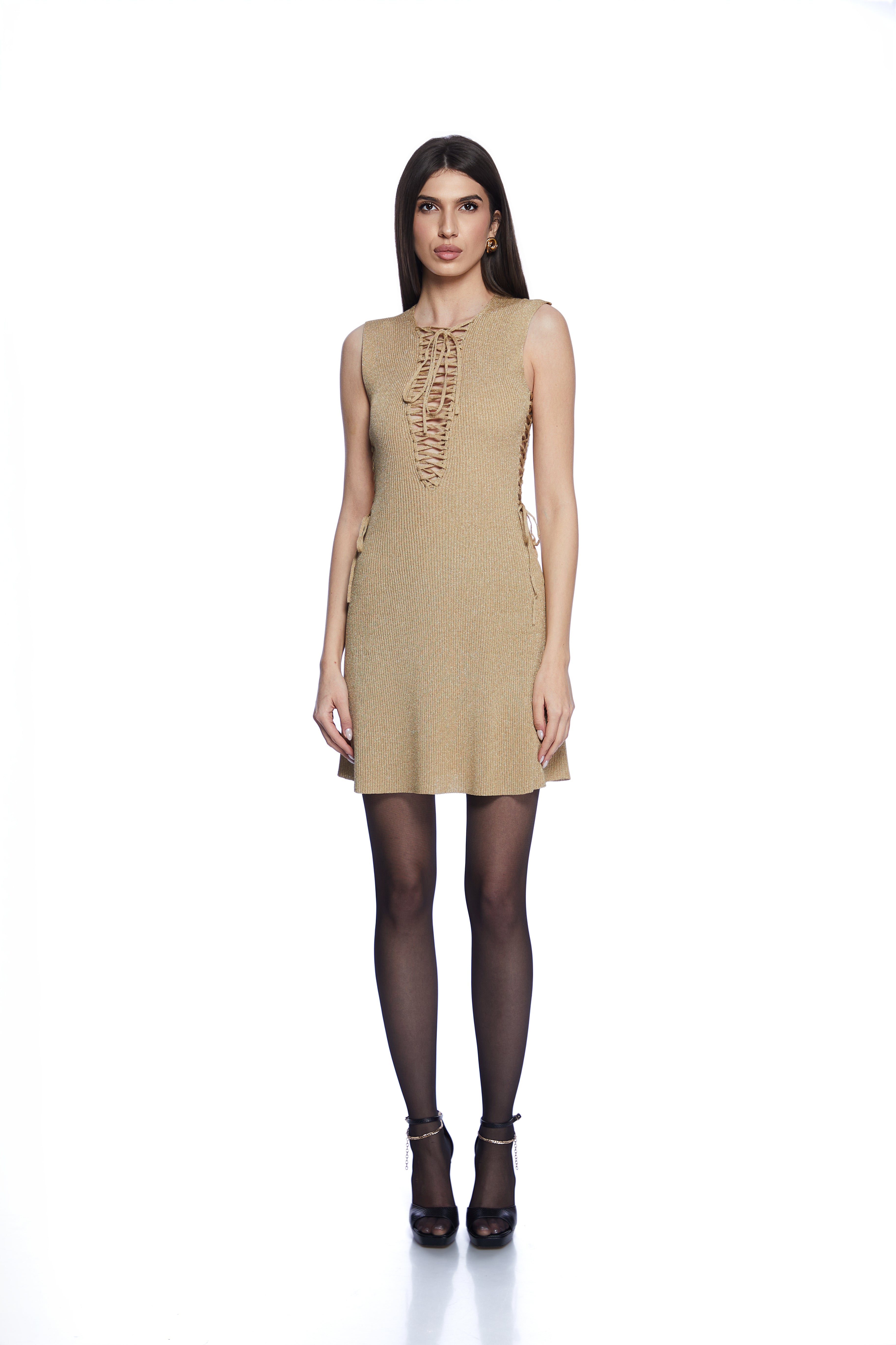 Rochie cu decupaje si snur