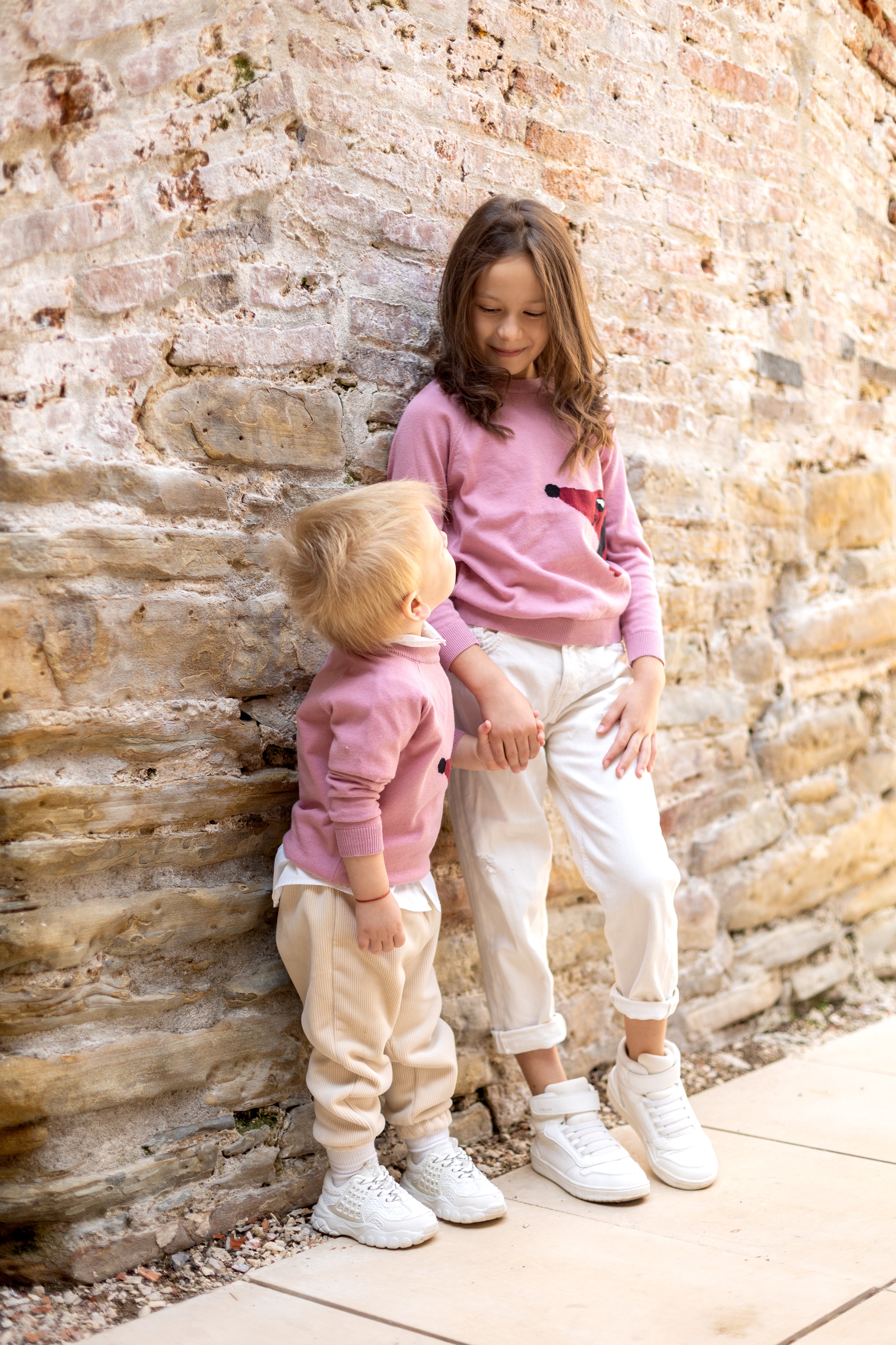 Children's sweater with puppy illustration