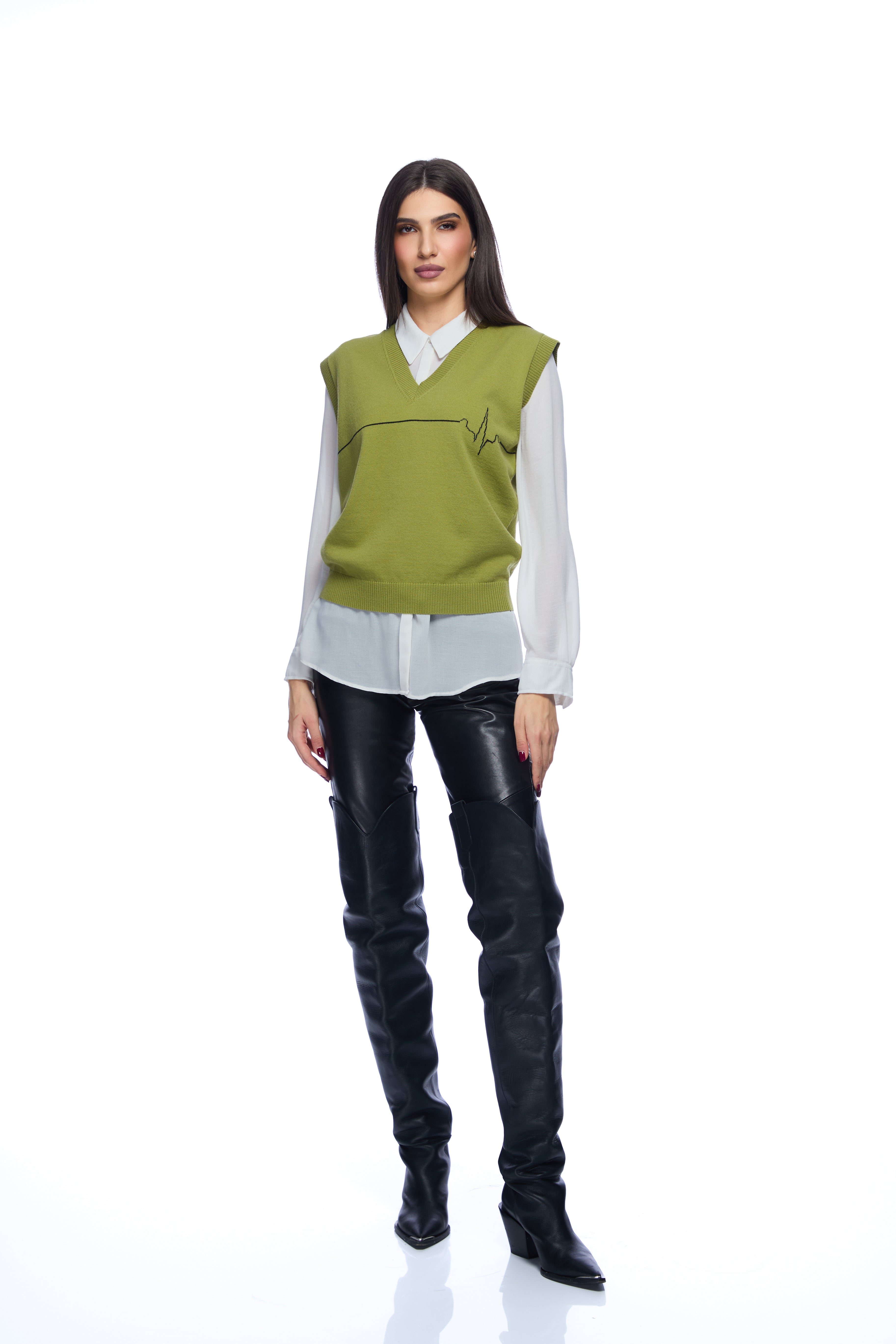 Compleu vesta si capa scurta