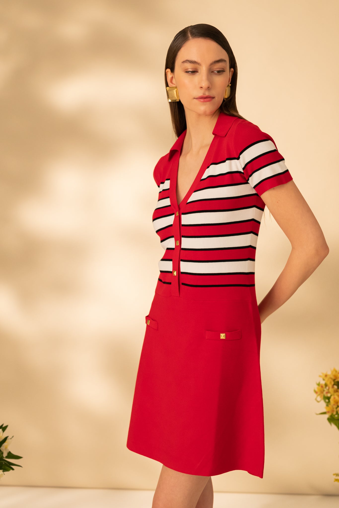 Short dress, slightly flared in stripes