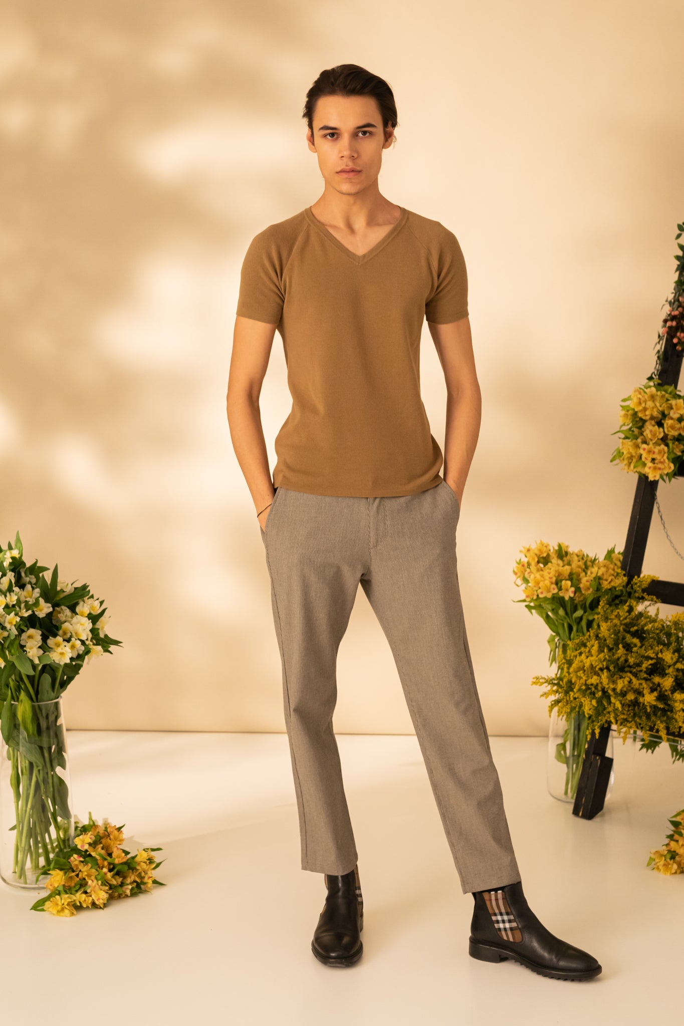 Plain T-shirt with V-neck