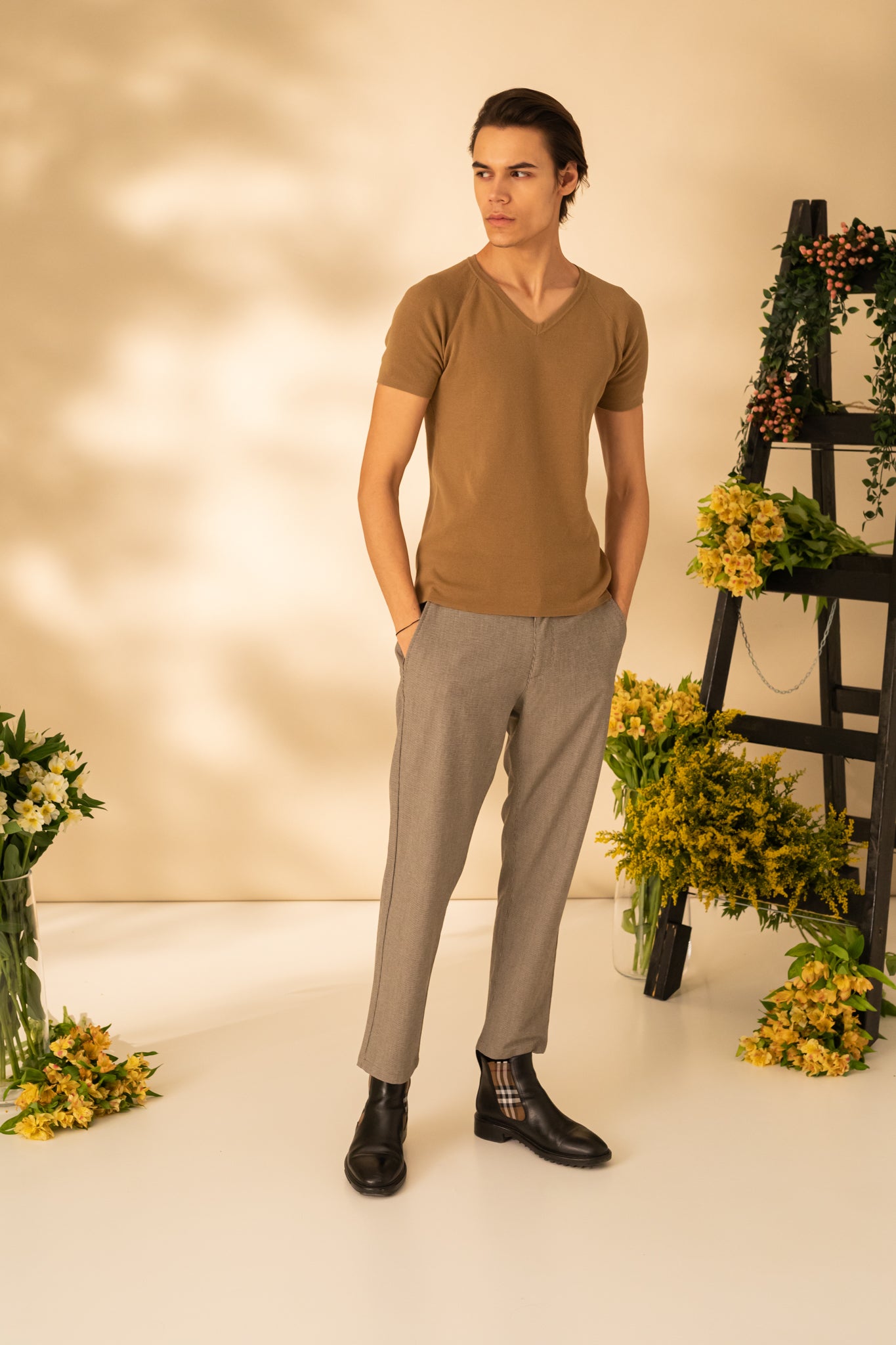 Plain T-shirt with V-neck