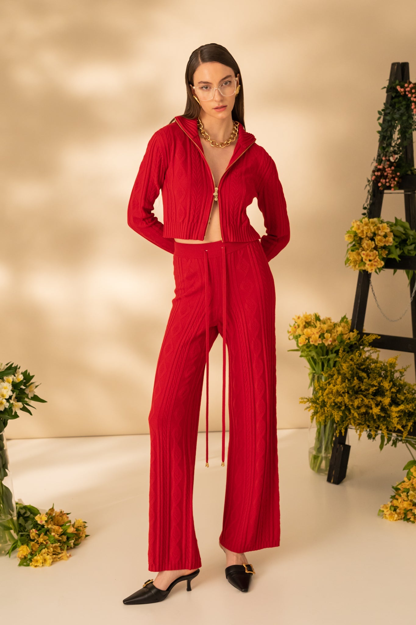 Cropped pants in diamonds