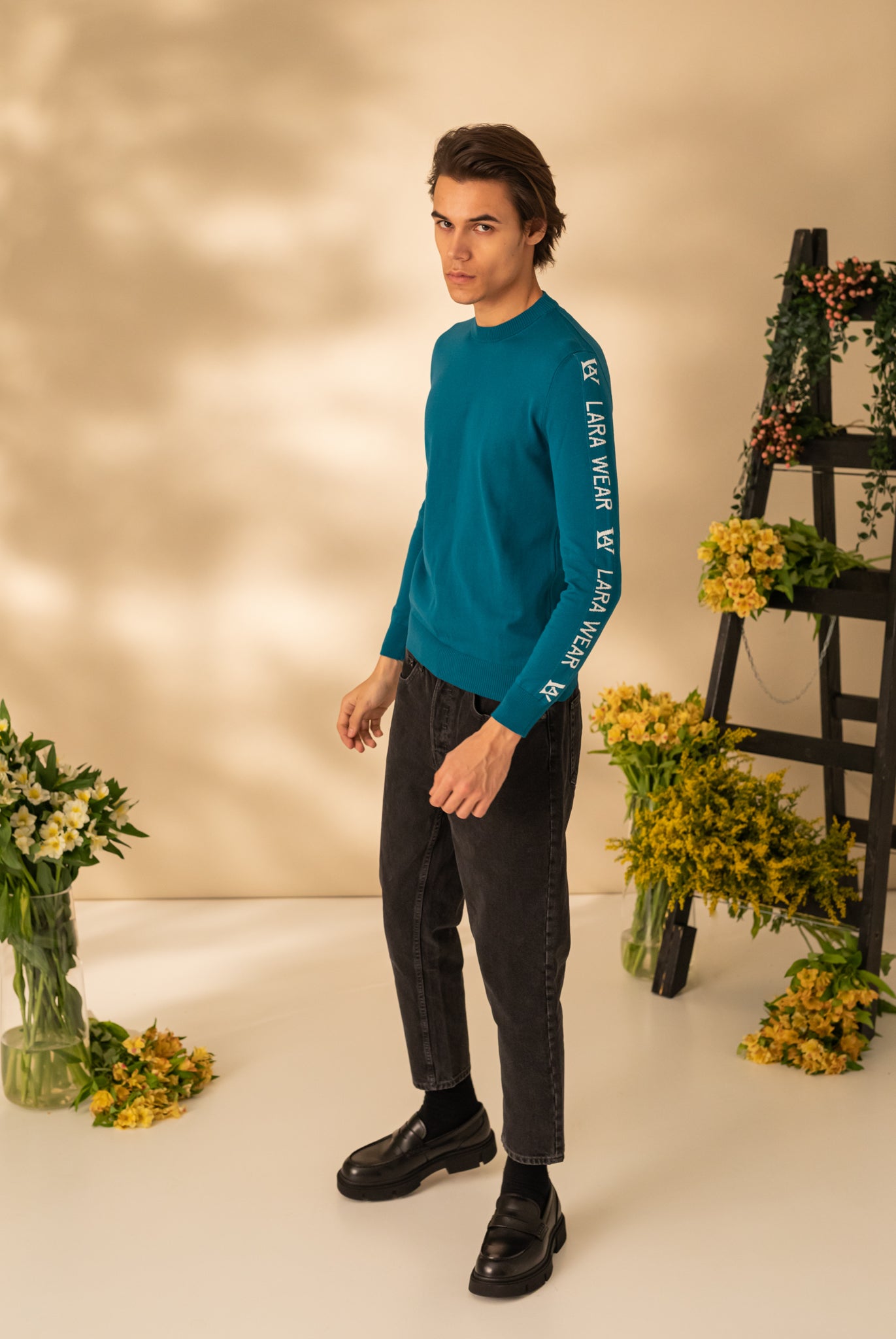 Slim pullover with long sleeves
