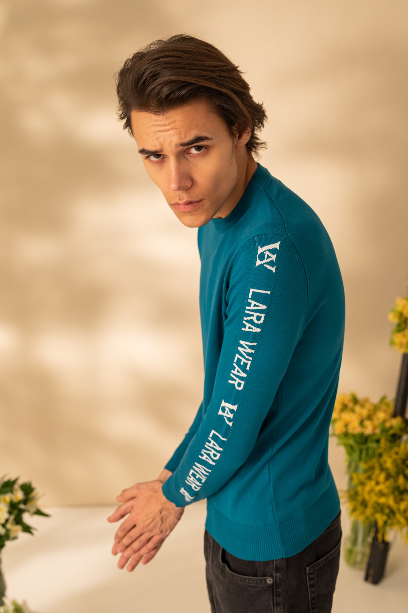 Slim pullover with long sleeves