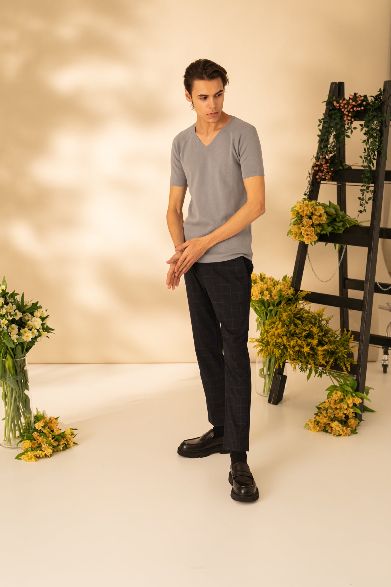 Plain T-shirt with V-neck
