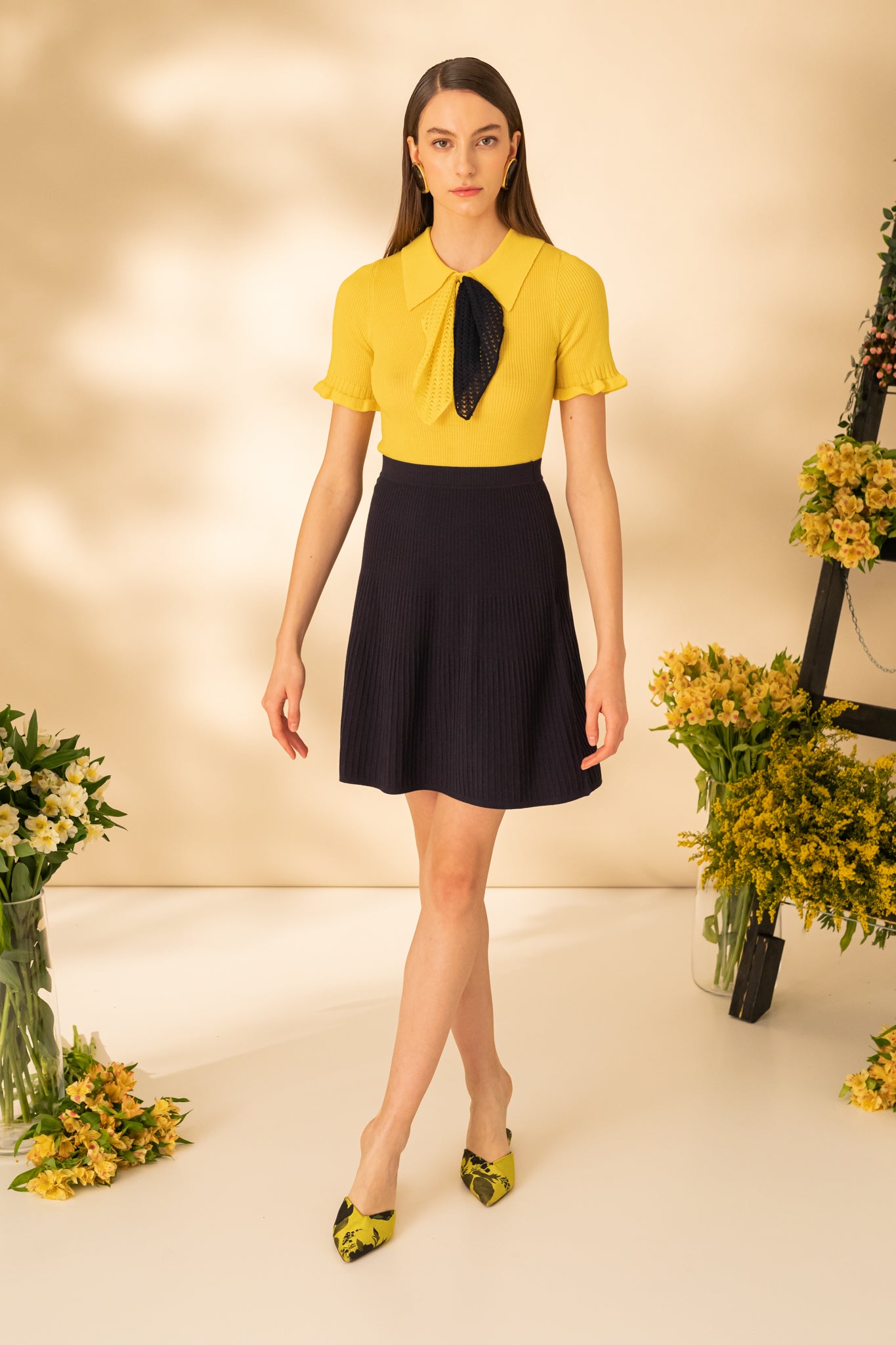 T-shirt with short sleeves and scarf accessory 